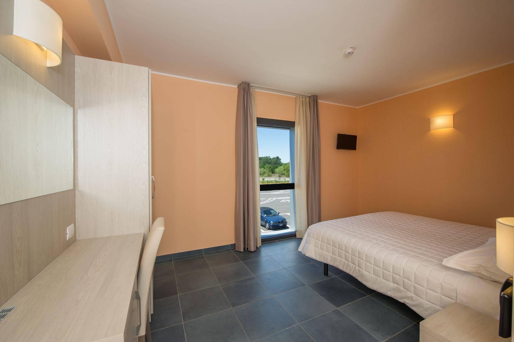 Hotel Testani Colleferro Esterno foto